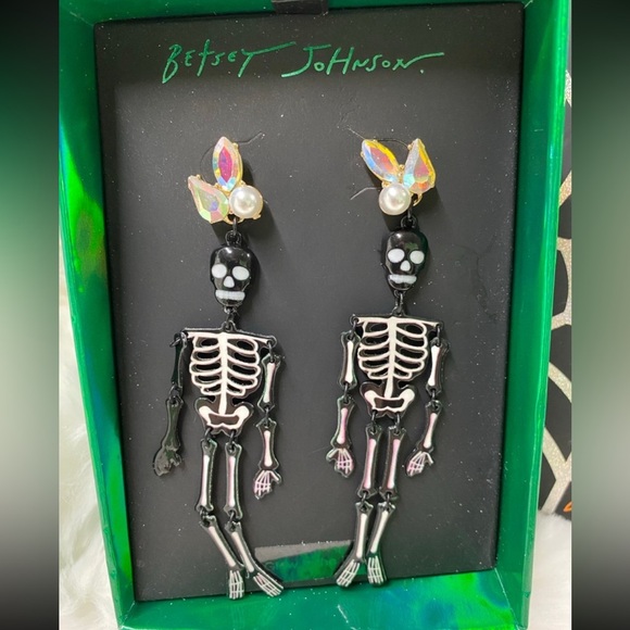 BETSEY JOHNSON Halloween Articulated Skeletons Glow-in-the-Dark Earrings NEW NWT - Picture 2 of 3